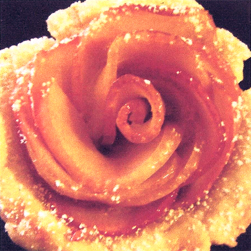 Baked rose apply tart